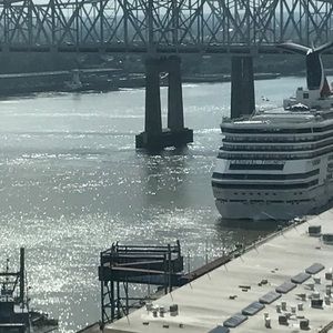 Meet your Posher, Stax